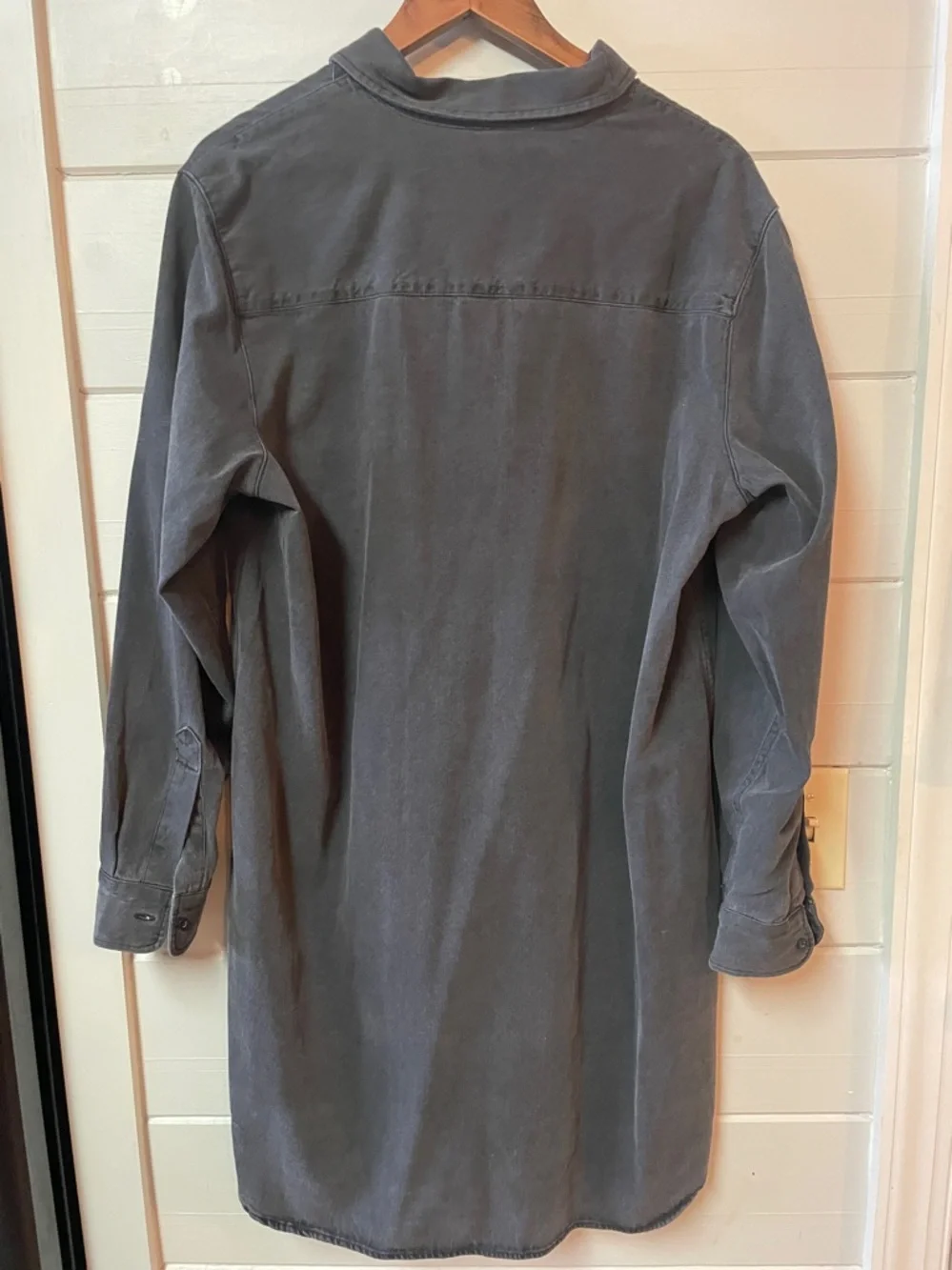 NWT Quince Women's
Distressed Denim Black Wash Shirt Dress FLAWED Size L. - Picture 5 of 10